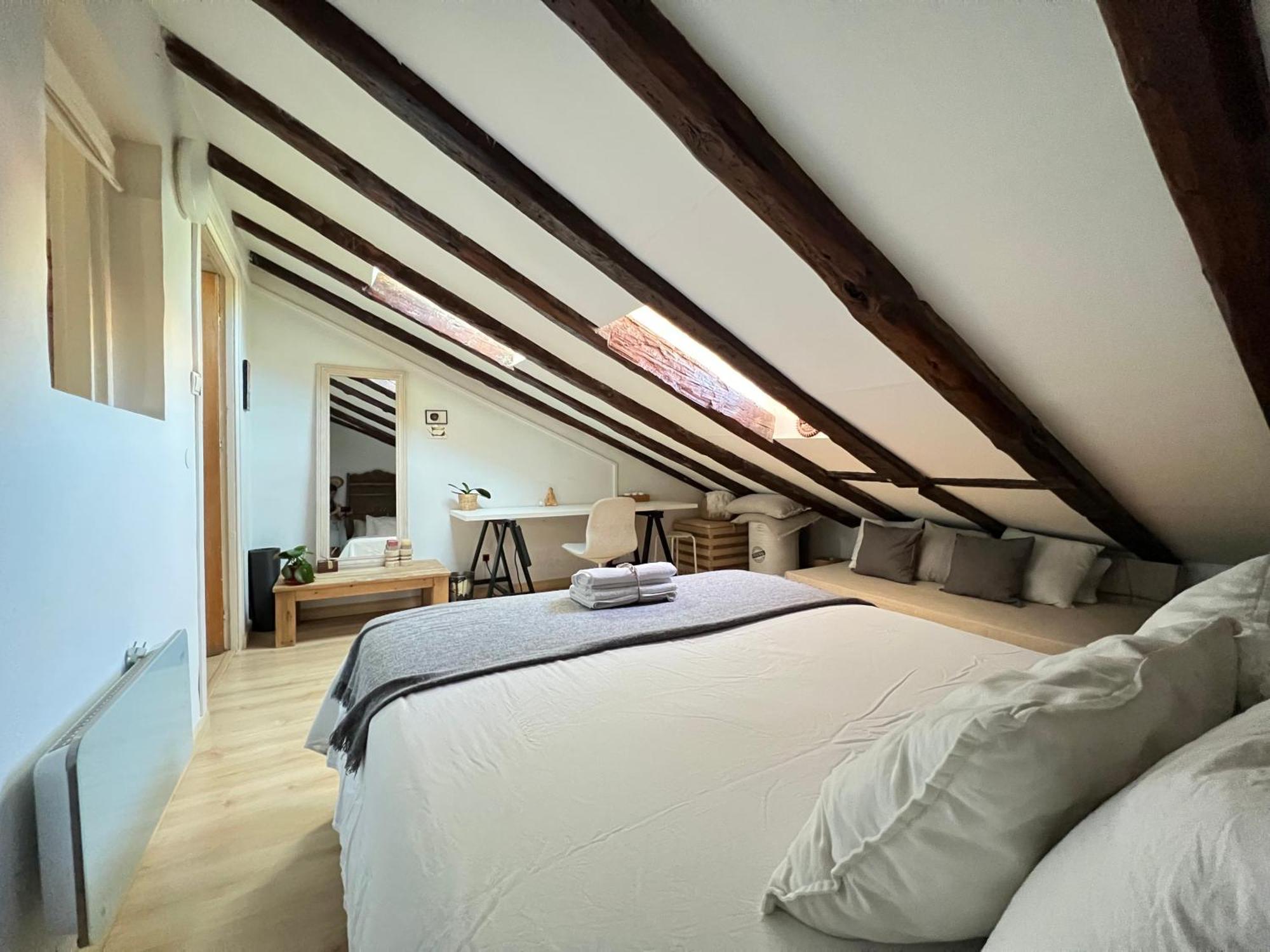 Apartment In Monumental Square Madrid Center Номер фото